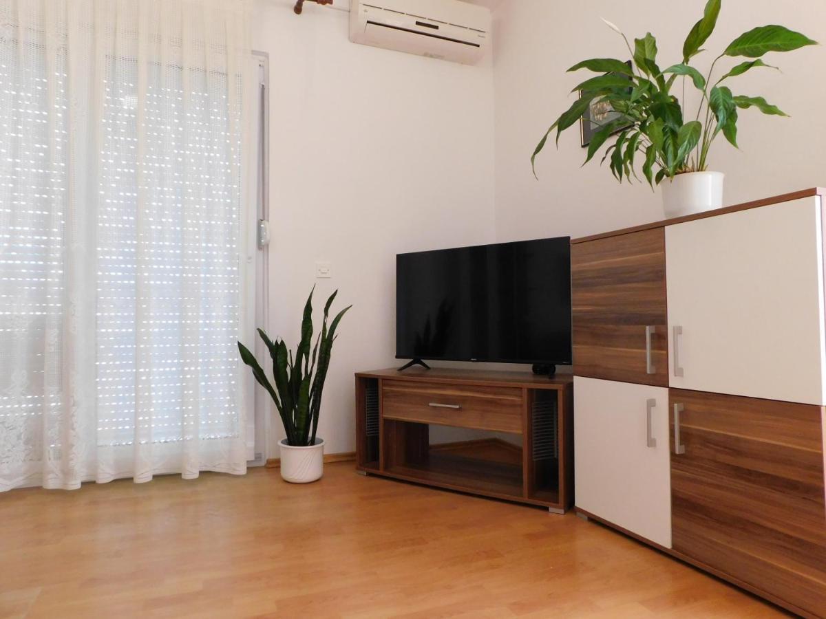 Apartmani Salus Đảo Pag Ngoại thất bức ảnh
