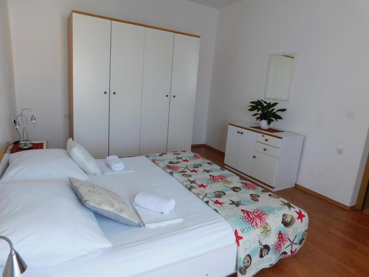 Apartmani Salus Đảo Pag Ngoại thất bức ảnh