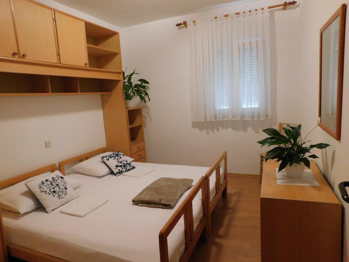 Apartmani Salus Đảo Pag Ngoại thất bức ảnh
