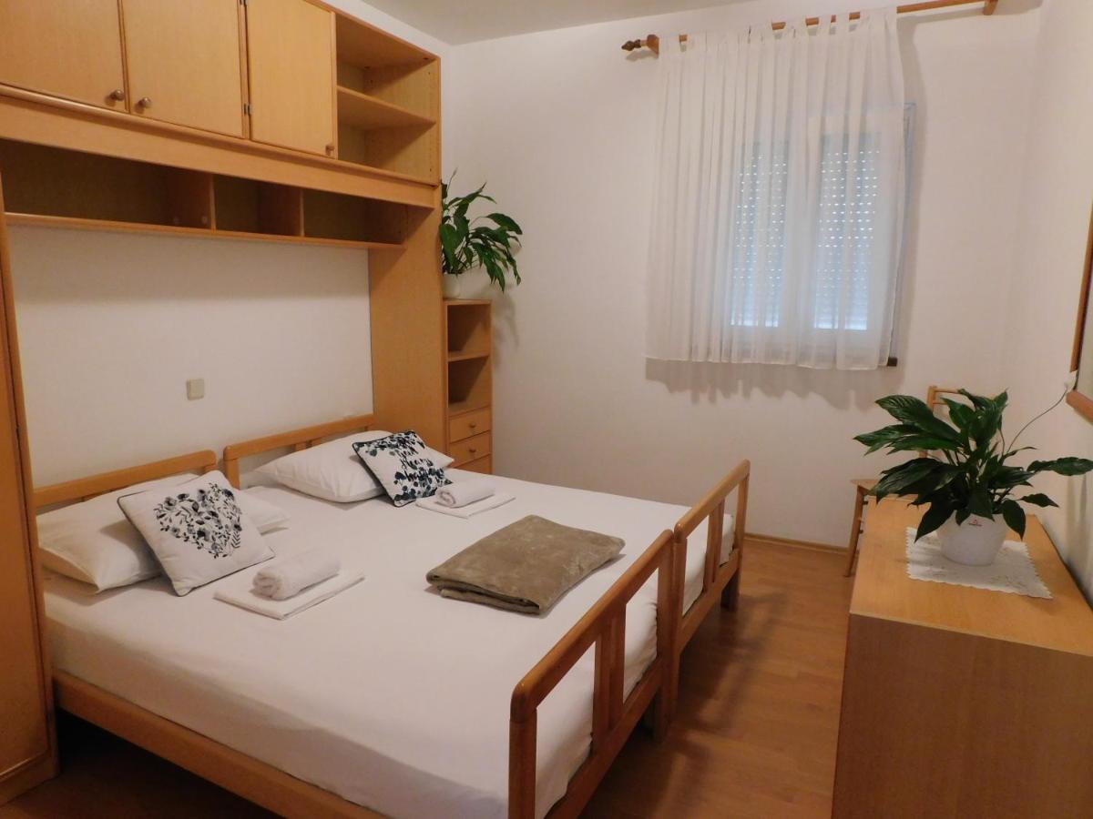 Apartmani Salus Đảo Pag Ngoại thất bức ảnh