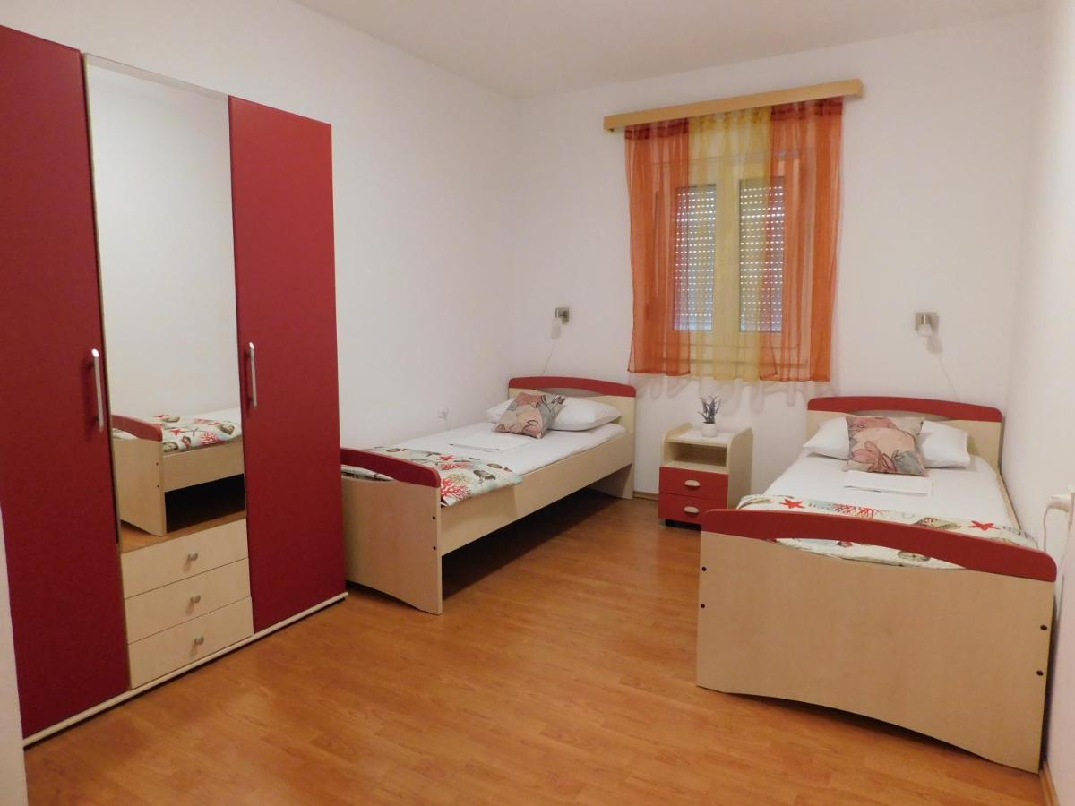 Apartmani Salus Đảo Pag Ngoại thất bức ảnh