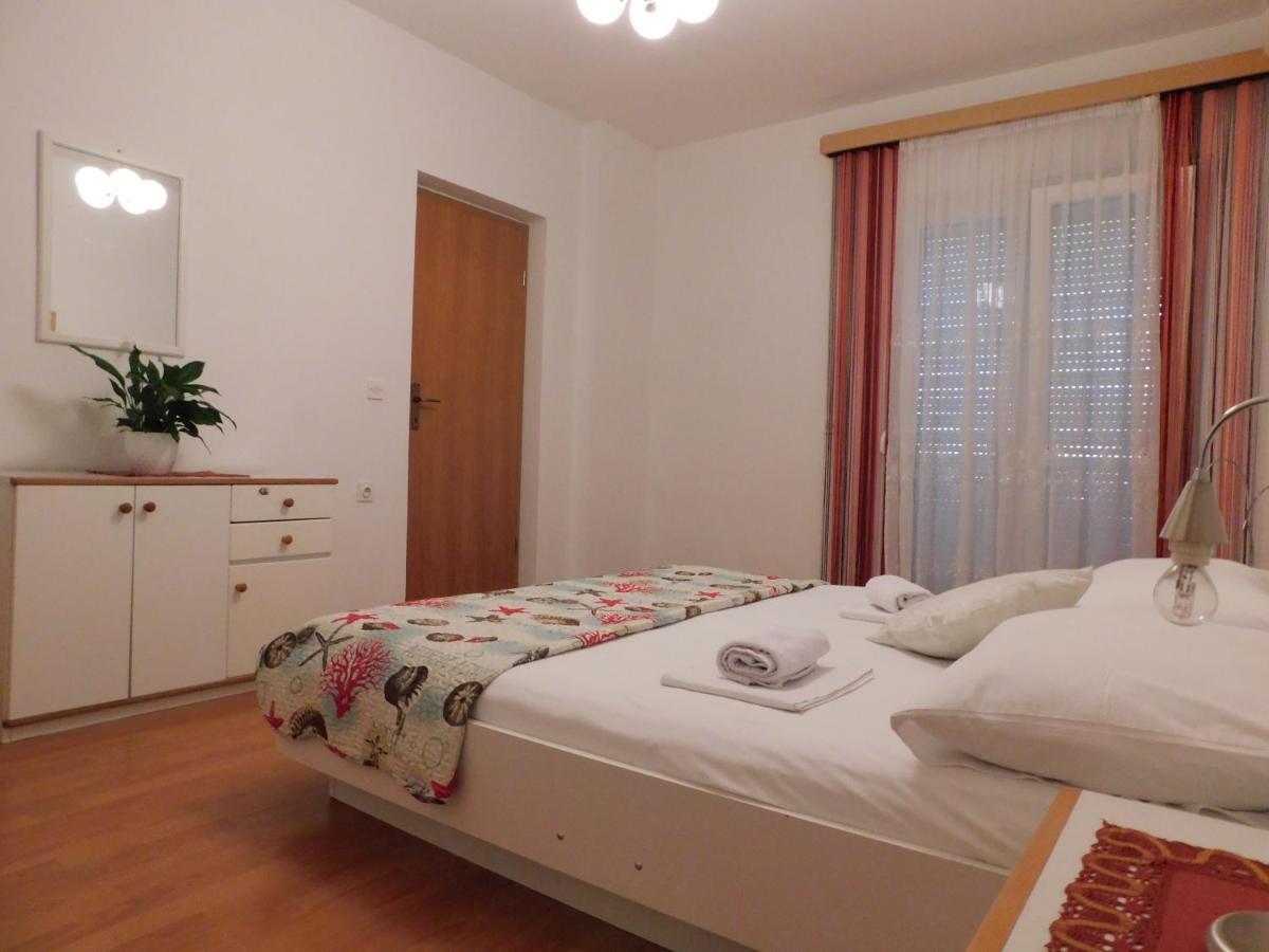 Apartmani Salus Đảo Pag Ngoại thất bức ảnh