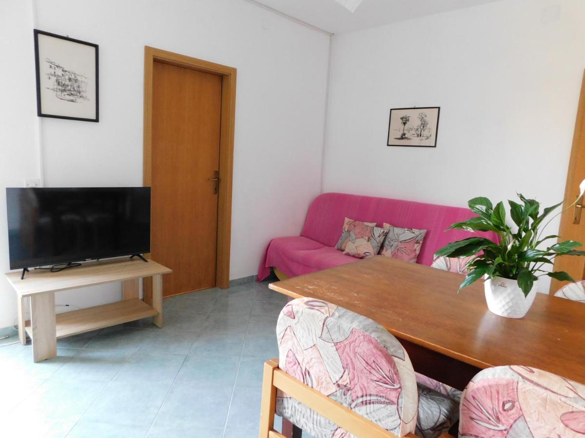 Apartmani Salus Đảo Pag Ngoại thất bức ảnh