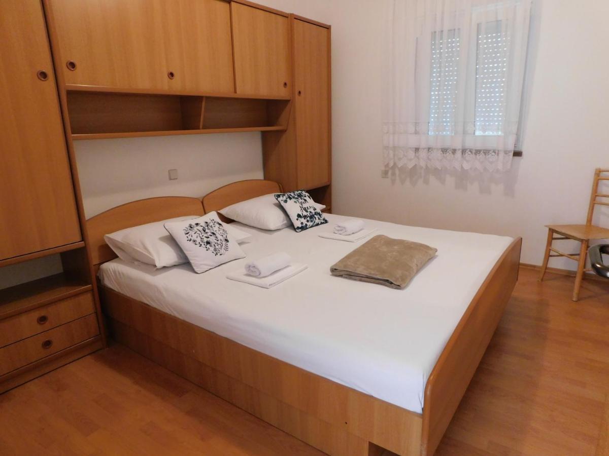 Apartmani Salus Đảo Pag Ngoại thất bức ảnh
