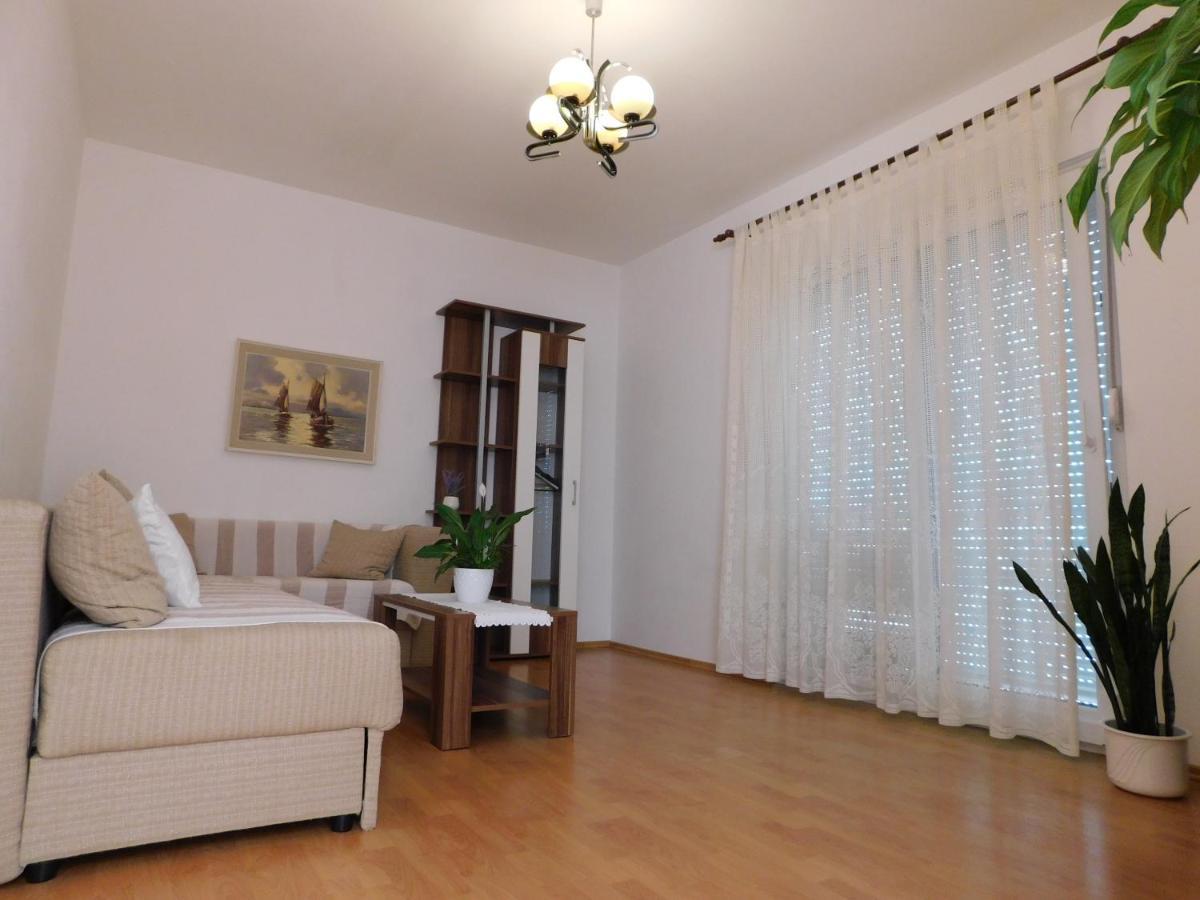 Apartmani Salus Đảo Pag Ngoại thất bức ảnh