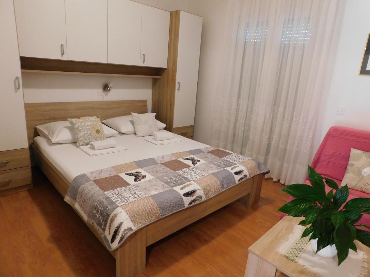 Apartmani Salus Đảo Pag Ngoại thất bức ảnh