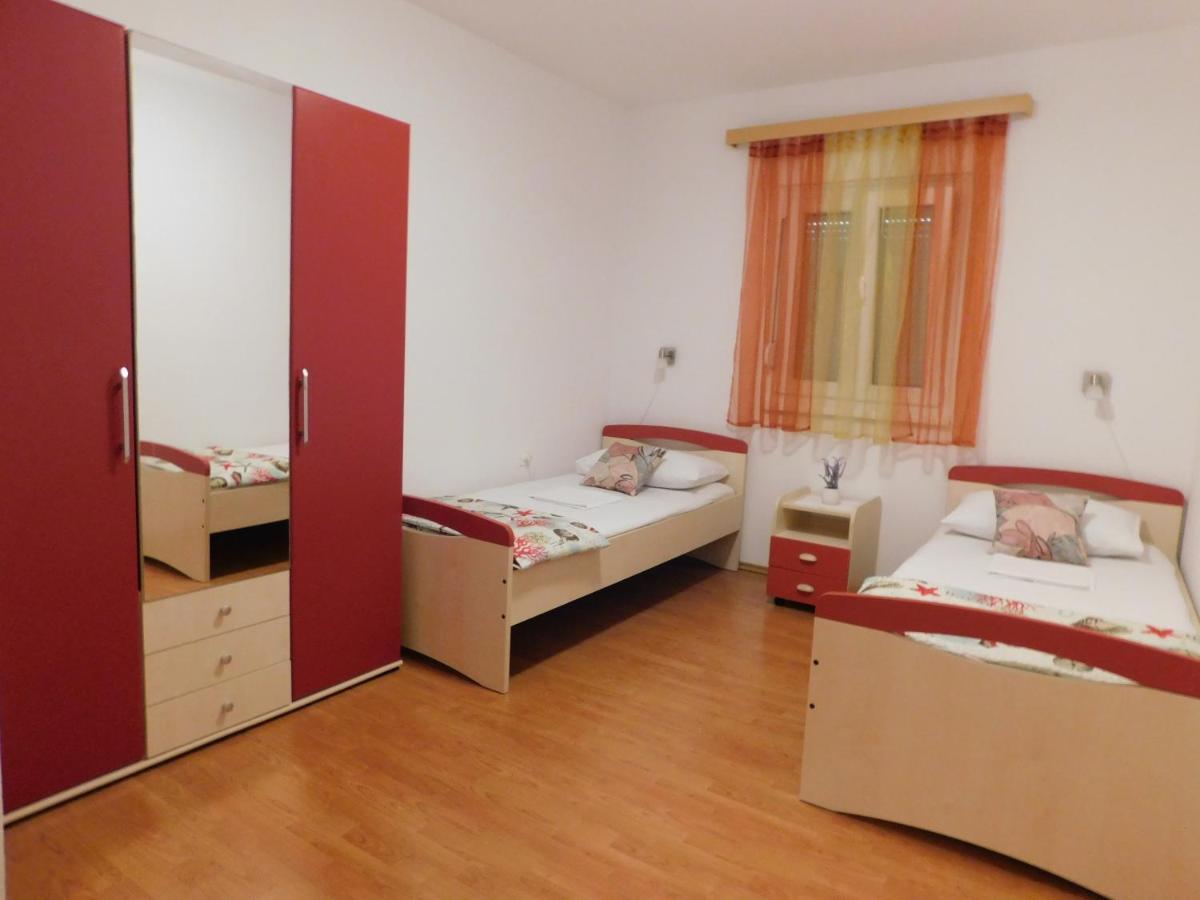 Apartmani Salus Đảo Pag Ngoại thất bức ảnh