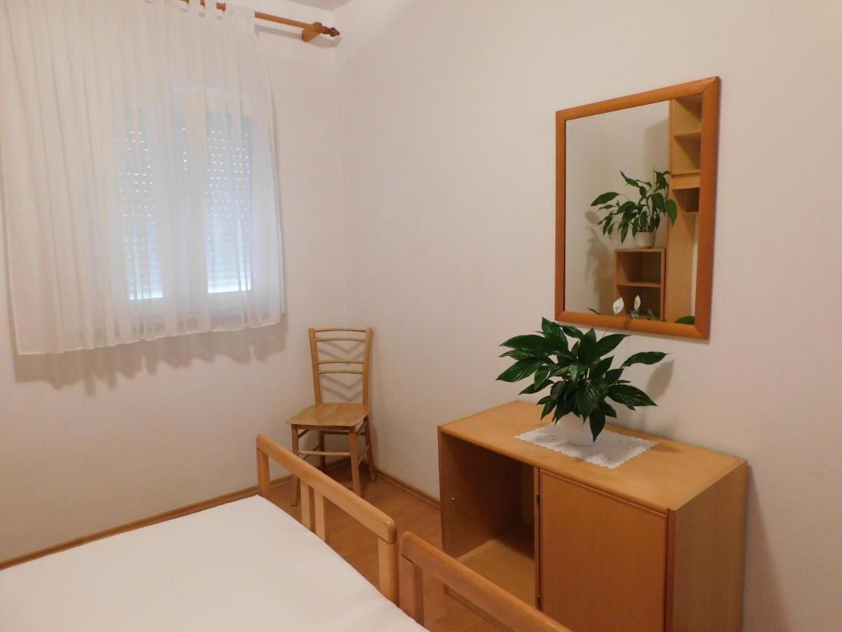 Apartmani Salus Đảo Pag Ngoại thất bức ảnh