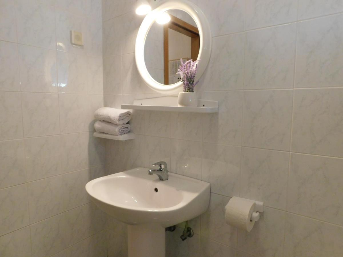Apartmani Salus Đảo Pag Ngoại thất bức ảnh