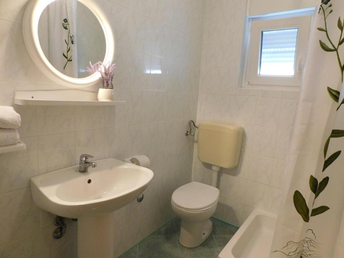 Apartmani Salus Đảo Pag Ngoại thất bức ảnh
