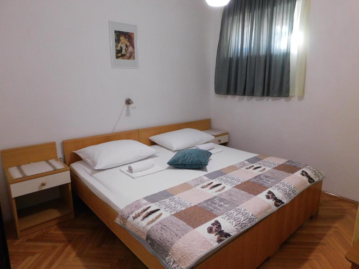 Apartmani Salus Đảo Pag Ngoại thất bức ảnh