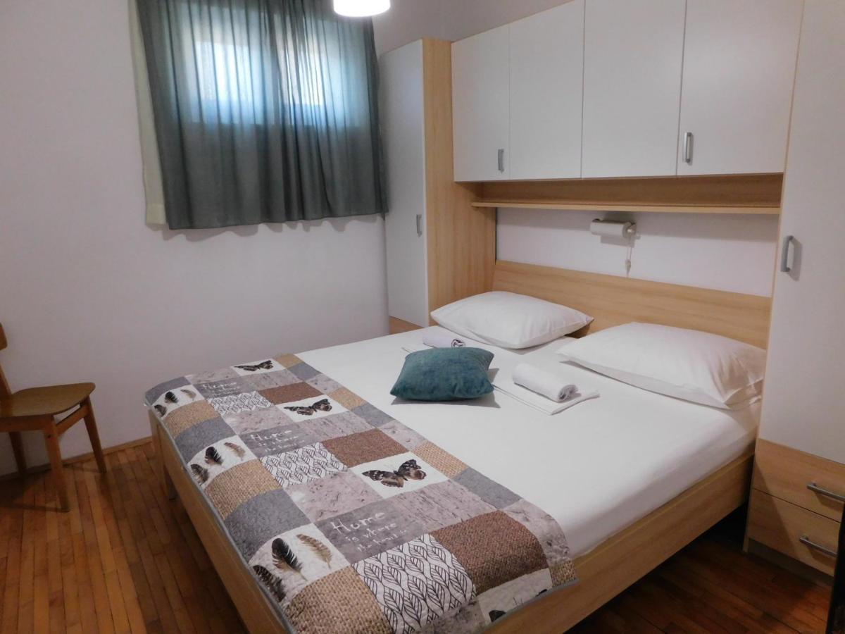 Apartmani Salus Đảo Pag Ngoại thất bức ảnh
