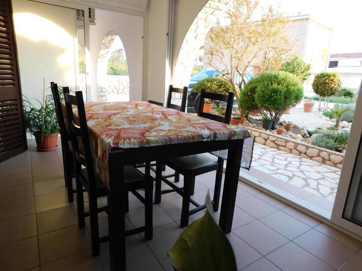 Apartmani Salus Đảo Pag Ngoại thất bức ảnh
